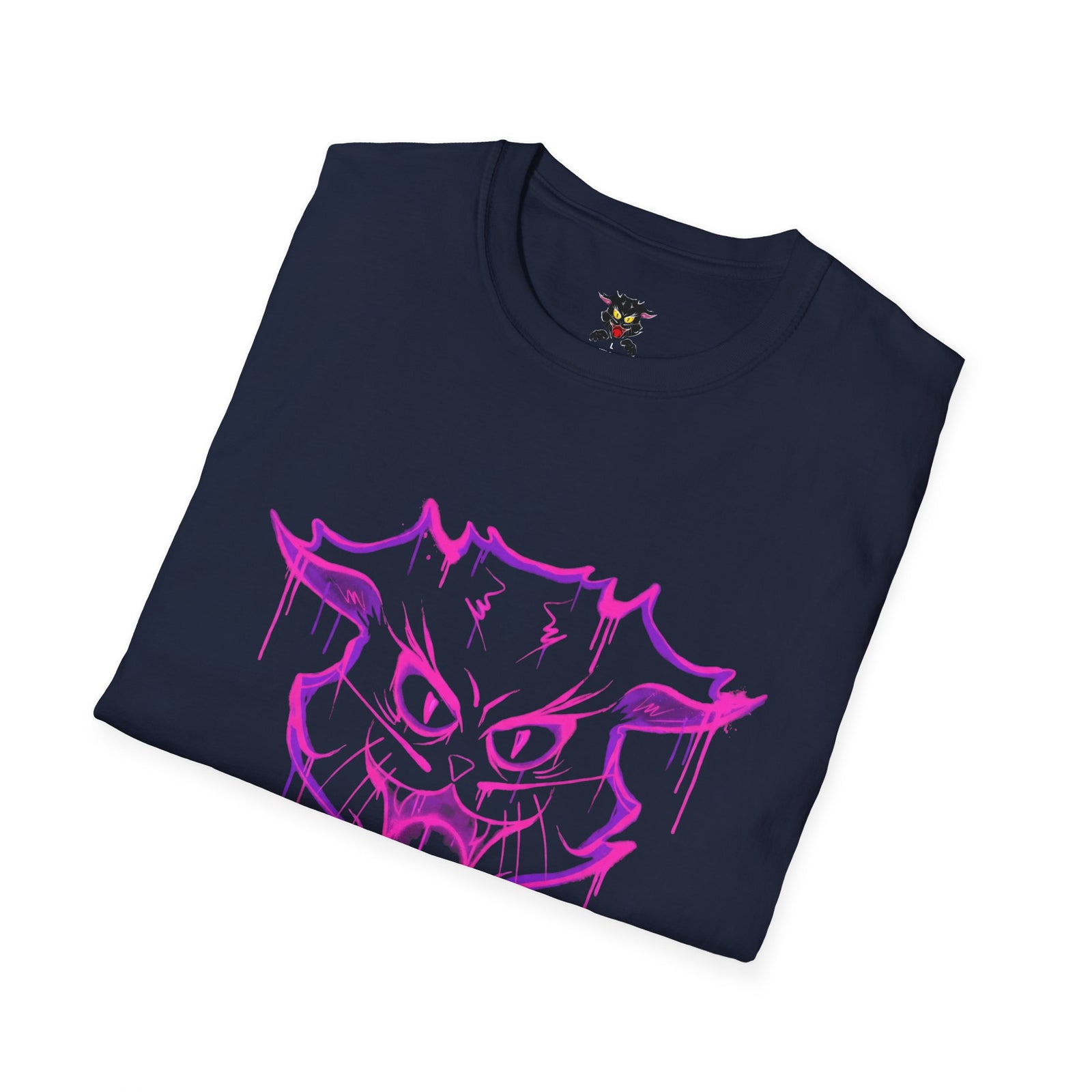 Camiseta softstyle azul marino doblada con gráfico gato Gatoloco