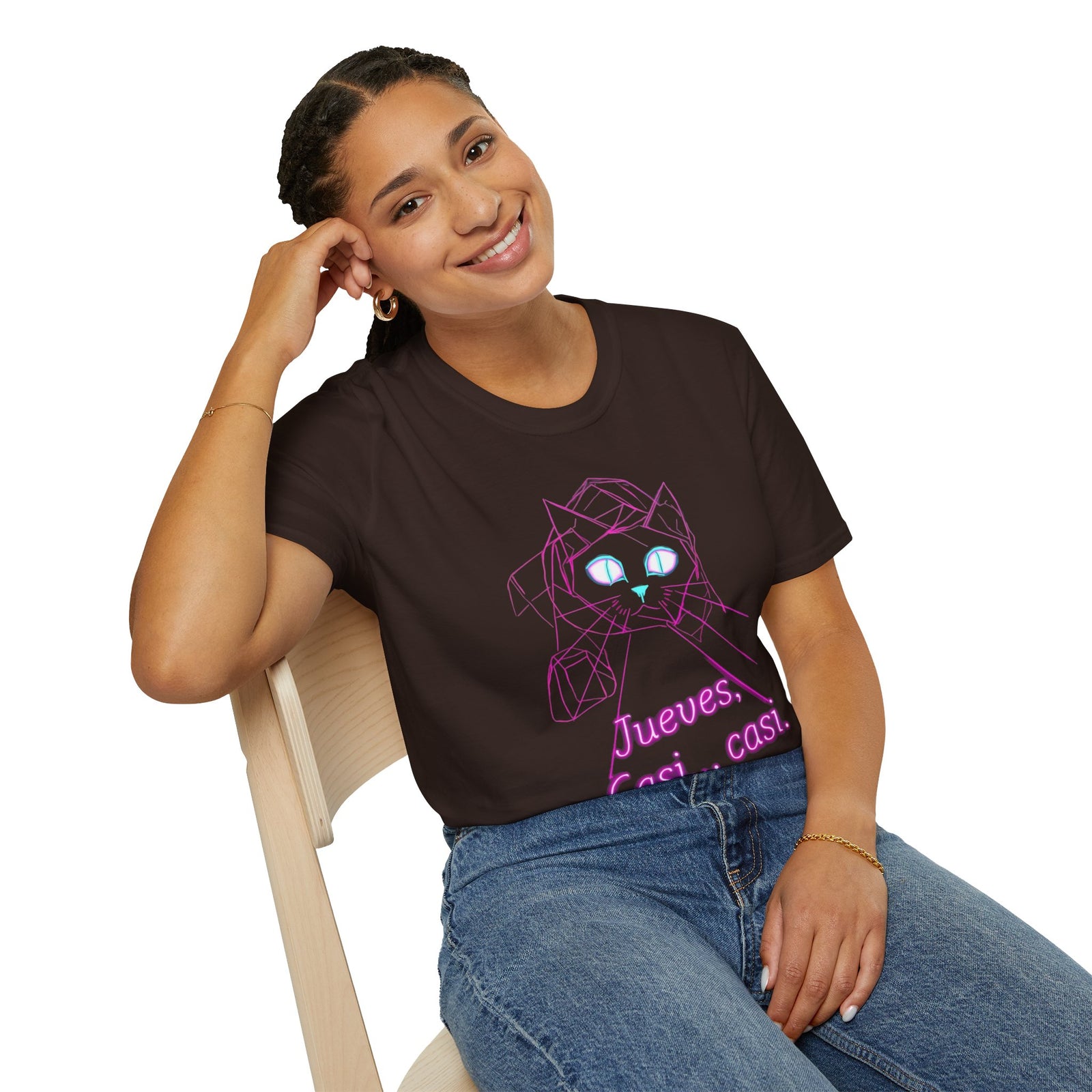 T-Shirt — Neon Cat "Jueves, Casi... casi." Retro Vaporwave Tee