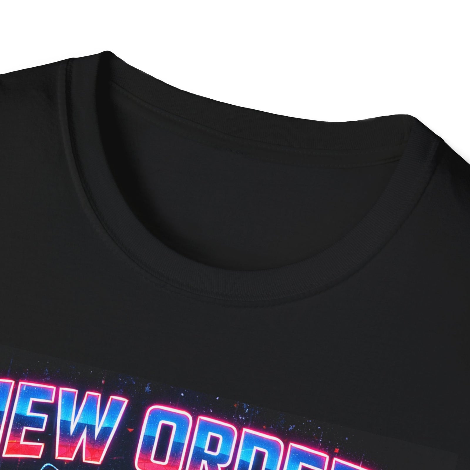 Detalle gráfico neón New Order camiseta gato cyberpunk Gatoloco