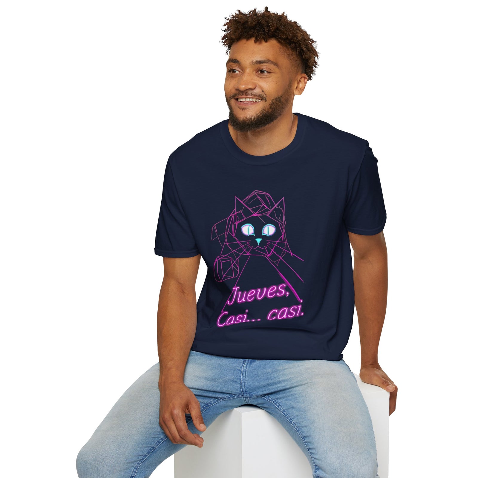 T-Shirt — Neon Cat "Jueves, Casi... casi." Retro Vaporwave Tee