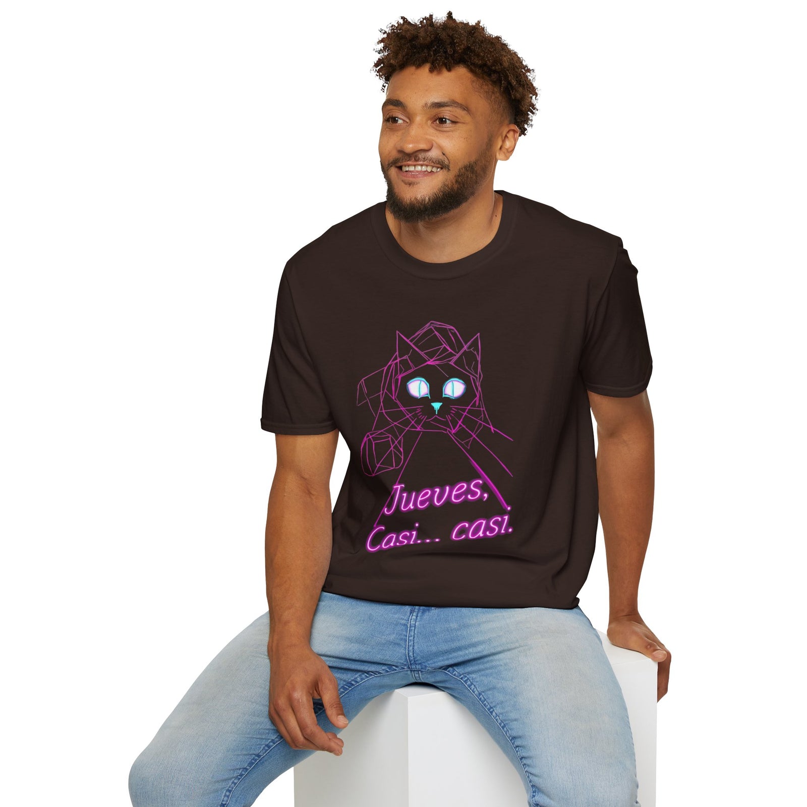T-Shirt — Neon Cat "Jueves, Casi... casi." Retro Vaporwave Tee